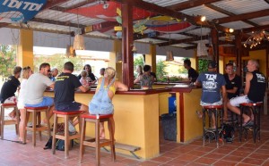 Duikvakantie Bonaire Divehut Bonaire Fun Tropicana Apparments vakantieduiker bar